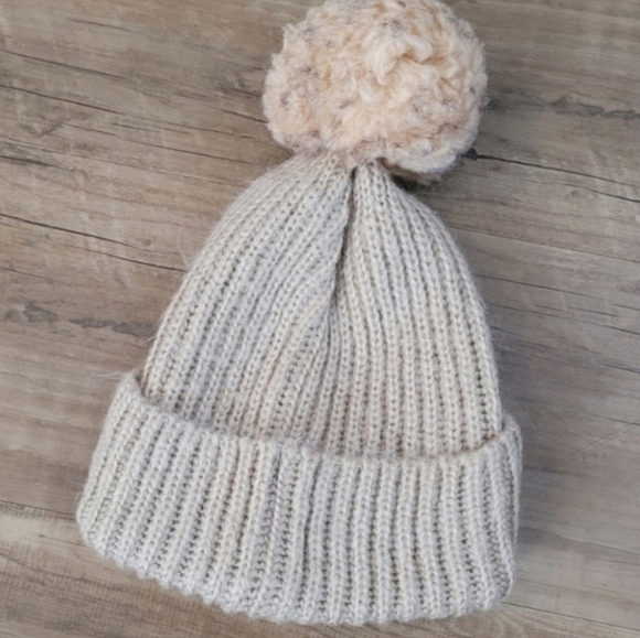 Bloggers Favorite Zara Women's Tan Beanie Hat - Picture 3 of 5
